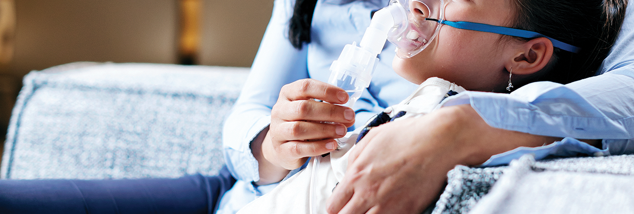 InUse_NEB 400_woman-child-inhalation-mask 2